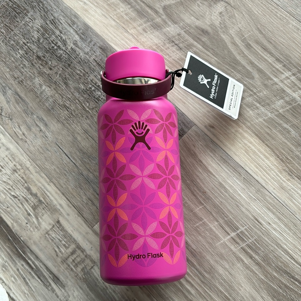 BNWT 32oz special edition HydroFlask in PITAYA